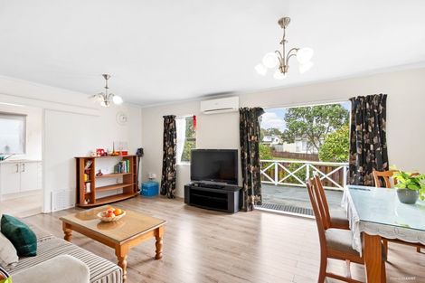 Photo of property in 1/22 Highland Park Drive, Highland Park, Auckland, 2010