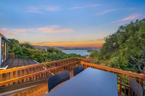 Photo of property in 33 Oak Avenue, Paremata, Porirua, 5024