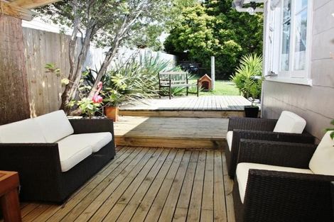 Photo of property in 77 Elliston Crescent, Stanmore Bay, Whangaparaoa, 0932