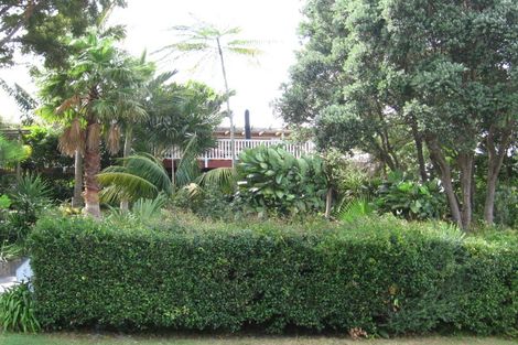 Photo of property in 5 Heathcote Road, Castor Bay, Auckland, 0620