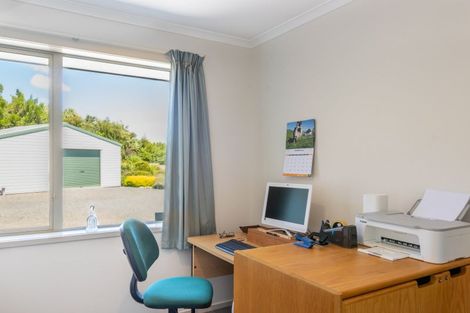 Photo of property in 33 Ketemaringi Way, Manakau, Levin, 5573