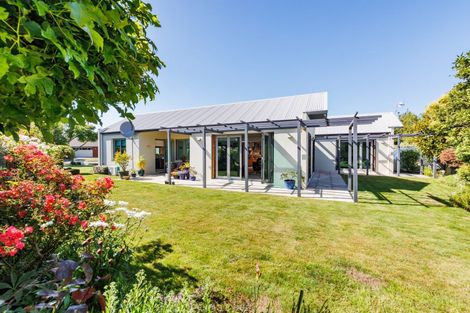 Photo of property in 16 Royal Oak Drive, Kelvin Grove, Palmerston North, 4414