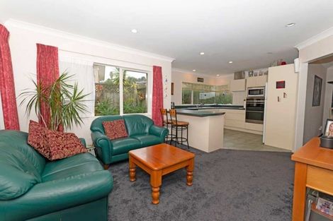 Photo of property in 46 Hogarth Rise, West Harbour, Auckland, 0618