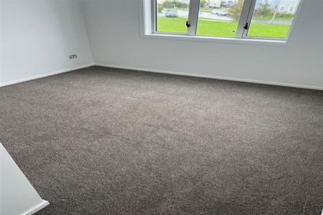 Photo of property in 25 Stitchbird Crescent, Papakura, 2110