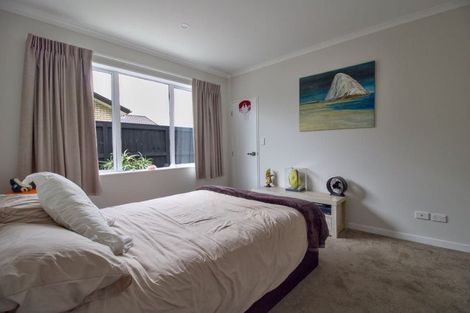 Photo of property in 17 Walter Ruddock Avenue, Kumeu, 0810