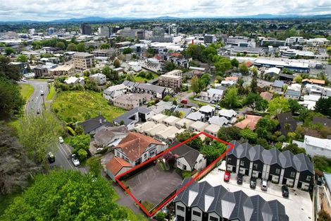 Photo of property in 13 Ruakiwi Road, Hamilton Lake, Hamilton, 3204