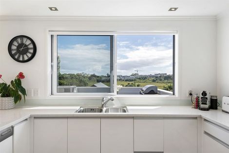 Photo of property in 68 Exmouth Road, Northcote, Auckland, 0627