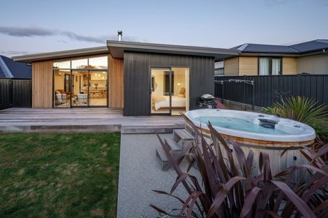 Photo of property in 10 Scurr Terrace, Wanaka, 9305