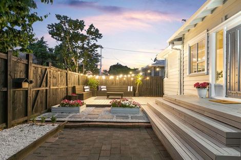 Photo of property in 117 Beach Haven Road, Beach Haven, Auckland, 0626