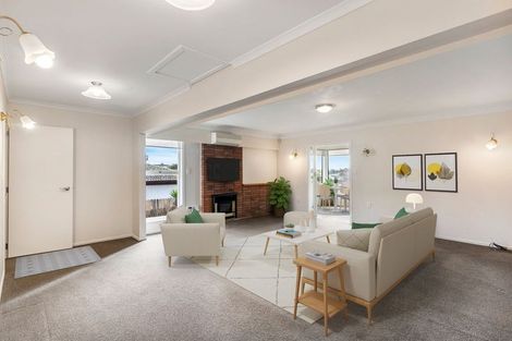 Photo of property in 120 Gossamer Drive, Pakuranga Heights, Auckland, 2010