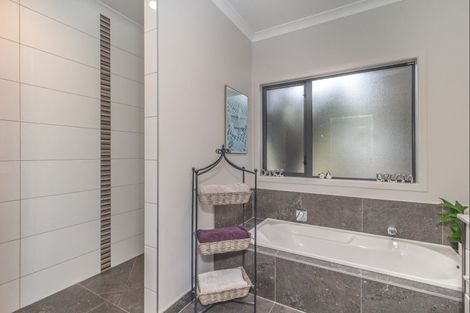 Photo of property in 36 Saint Laurent Way, Ohau, Levin, 5570