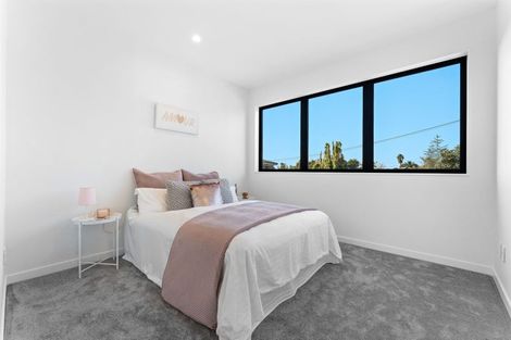 Photo of property in 8a Rowan Terrace, Te Atatu South, Auckland, 0610