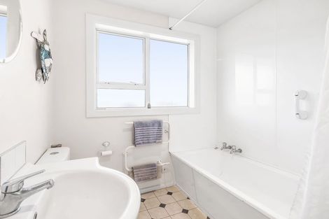 Photo of property in 2/20 Gunns Crescent, Cashmere, Christchurch, 8022