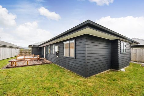 Photo of property in 8 Butler Place, Fitzherbert, Palmerston North, 4410