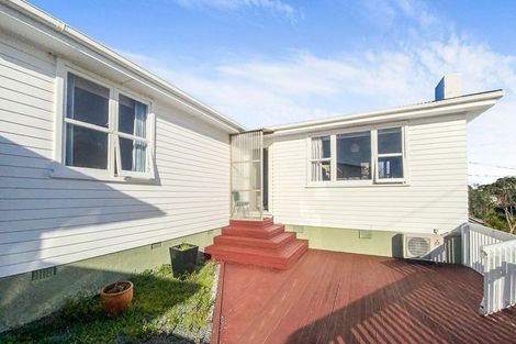 Photo of property in 12 Baylands Drive, Newlands, Wellington, 6037