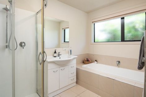 Photo of property in 12 Weka Place, Picton, 7220