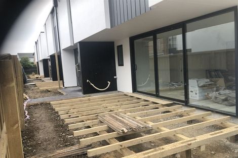 Photo of property in 2/10 Bishop Street, Green Bay, Auckland, 0604