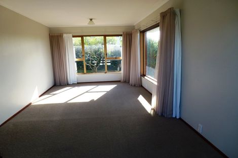 Photo of property in 3 Manhattan Heights, Glendene, Auckland, 0602