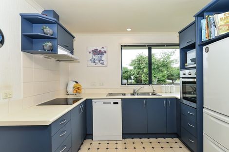 Photo of property in 12 Dorchester Place, Nawton, Hamilton, 3200