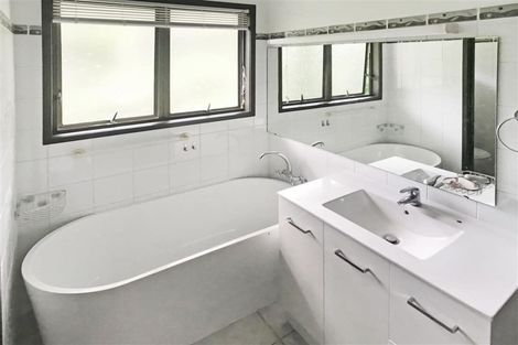 Photo of property in 14 Chenery Road, Red Beach, 0932