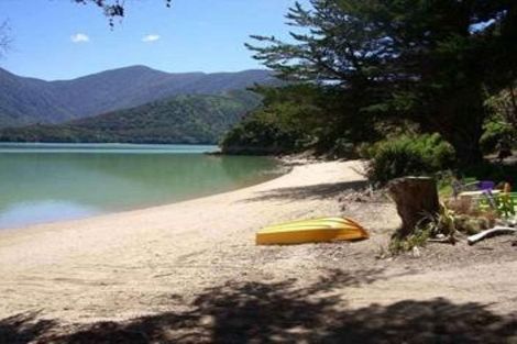 Photo of property in 14 Sandy Bay Road, Black Rock, Picton, 7282