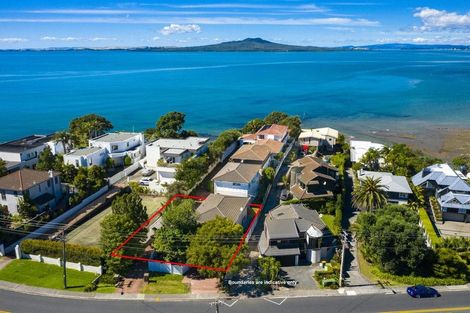 Photo of property in 1/23 Beach Road, Castor Bay, Auckland, 0620