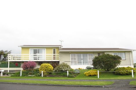 Photo of property in 20 Russell Drive, Oakura, 4314