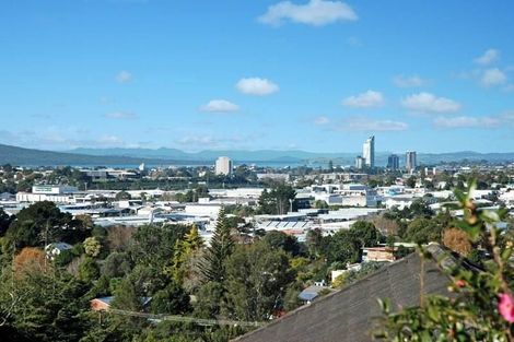 Photo of property in 557c Glenfield Road, Glenfield, Auckland, 0629