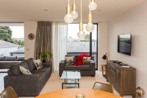 Photo of property in 197a Devon Street West, New Plymouth, 4310