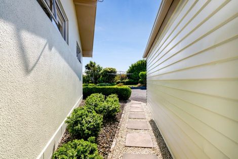 Photo of property in 15 Leon Place, Waitara, 4320