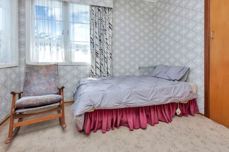 Photo of property in 1 Rowan Terrace, Te Atatu South, Auckland, 0610