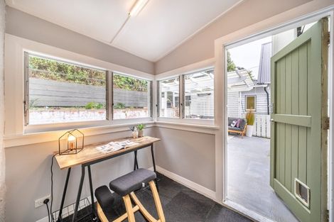 Photo of property in 26 Queens Drive, Kilbirnie, Wellington, 6022