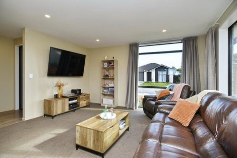 Photo of property in 19 Quinn Crescent, Woodend, 7610