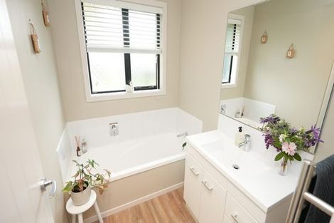 Photo of property in 16 Chestnut Close, Kelvin Grove, Palmerston North, 4414