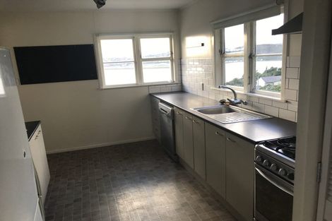 Photo of property in 41 Hungerford Road, Lyall Bay, Wellington, 6022