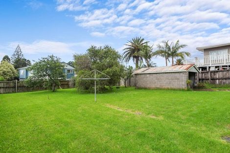 Photo of property in 19 Vodanovich Road, Te Atatu South, Auckland, 0610