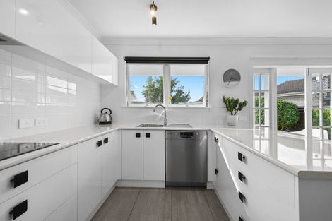 Photo of property in 37 Braid Road, St Andrews, Hamilton, 3200