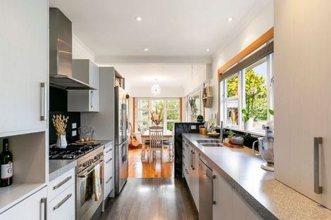 Photo of property in 327 Main Road, Tawa, Wellington, 5028