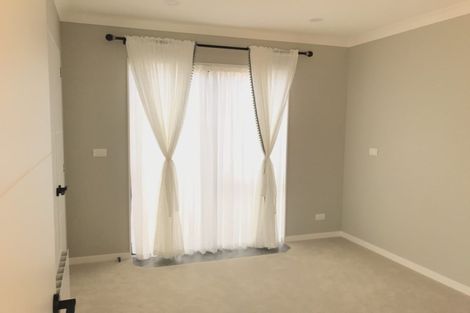 Photo of property in 66 Symes Drive, Red Beach, 0932