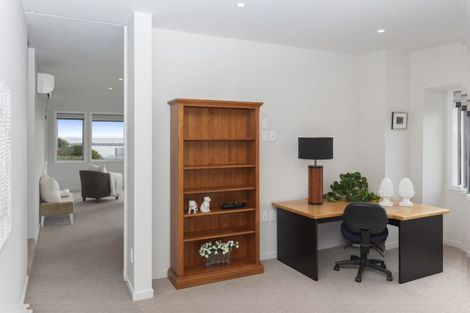 Photo of property in 2 Challenger Lane, Redcliffs, Christchurch, 8081