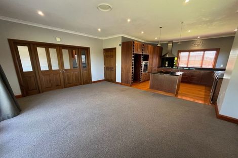 Photo of property in 70 Parnell Heights, Kelvin Grove, Palmerston North, 4414