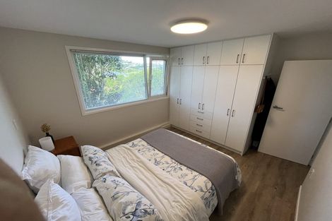 Photo of property in 11 Longcroft Terrace, Newlands, Wellington, 6037