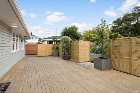 Photo of property in 14 Ocean View Road, Northcote, Auckland, 0627