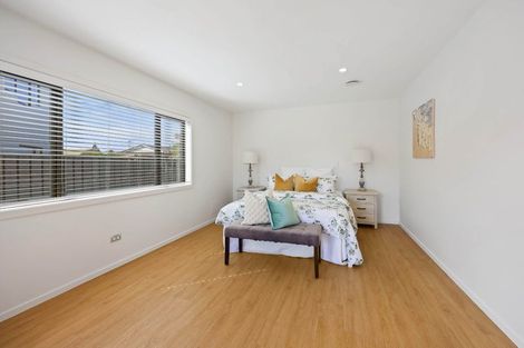 Photo of property in 2/30 Eastern Beach Road, Eastern Beach, Auckland, 2012