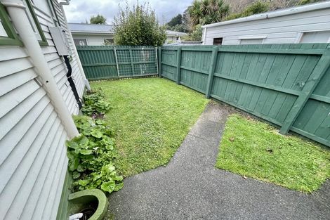 Photo of property in 32 Naenae Road, Naenae, Lower Hutt, 5011