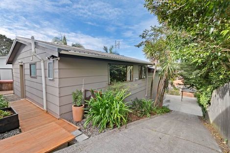 Photo of property in 2/25 Matai Road, Stanmore Bay, Whangaparaoa, 0932