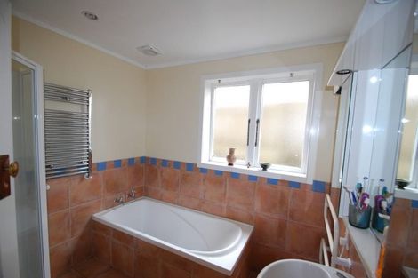 Photo of property in 38 Homewood Avenue, Karori, Wellington, 6012