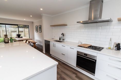 Photo of property in 41 Glanmire Road, Newlands, Wellington, 6037