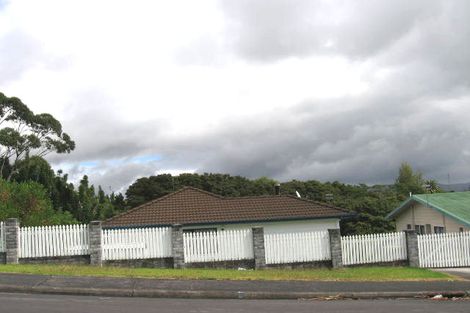 Photo of property in 6 Sungrove Rise, Sunnyvale, Auckland, 0612