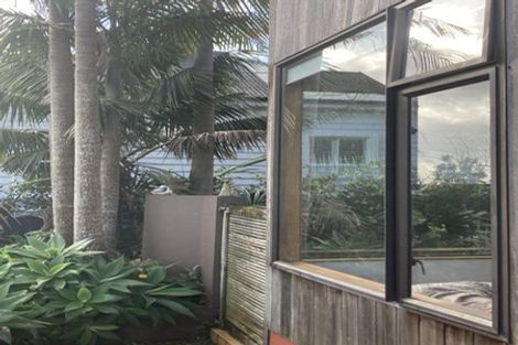 Photo of property in 2/90 Victoria Road, Devonport, Auckland, 0624